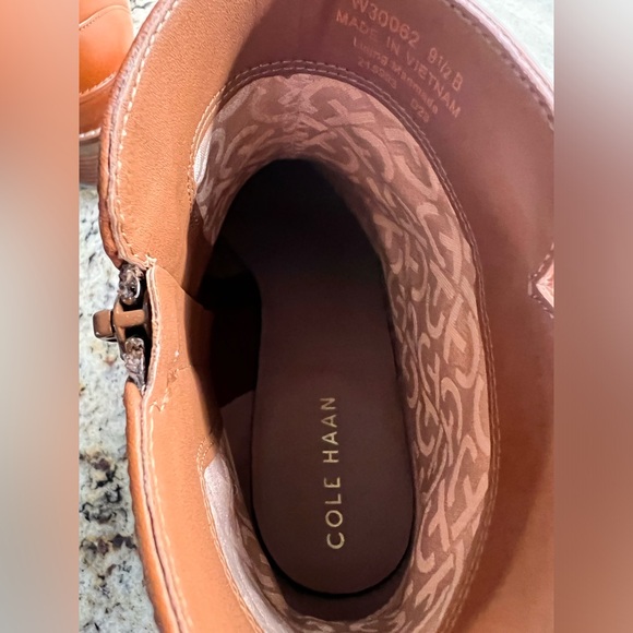 Cole Haan Chelsea Boot, 9.5B - Picture 6 of 6